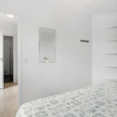 Sopark Lejl, 40 *